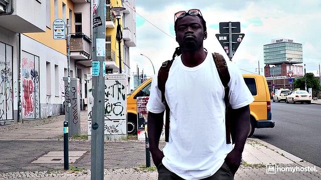 Евелина Деллай решила заглянуть к Фредди Гонгу и проверить его легендарный bbc - и уже не остановиться! Всё для любителей крупного калибра и смелых чешских девушек.