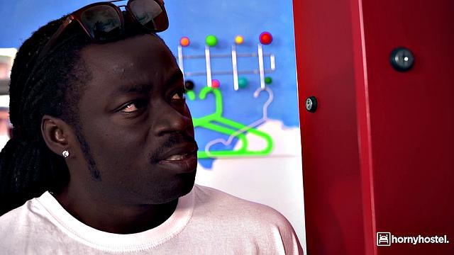 Евелина Деллай решила заглянуть к Фредди Гонгу и проверить его легендарный bbc - и уже не остановиться! Всё для любителей крупного калибра и смелых чешских девушек.