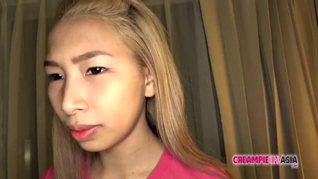 азиатка с юмором: сперма становится начинкой