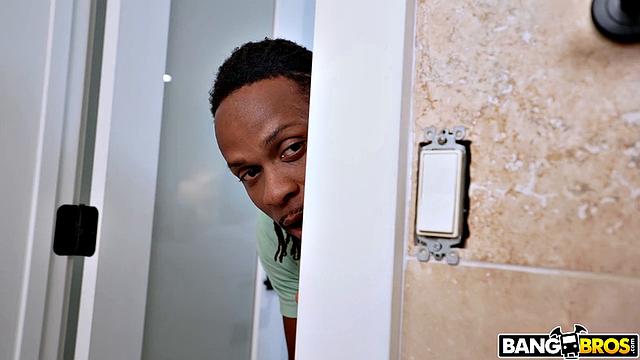 Стеб-брат застукал за анальным утренником и сам попал под раздачу - теперь дилдо отдыхает, а у Penelope Woods все по-настоящему с Jay Bangher.