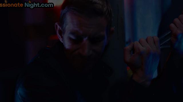 элегантная красотка скачет на члене и ловит финиш на лицо