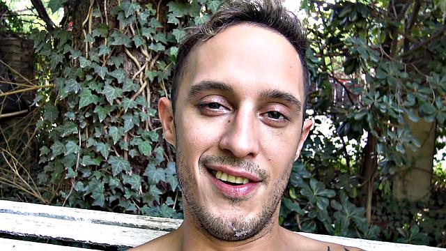 Кендро достал бревно, а латинос сразу захотел молочка