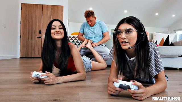 Fucking Gamer's Roomie's BF