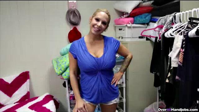 Alyssa Lynn: Sensational Titfuck