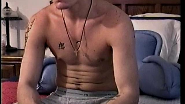 смотри, как тони получает мощный минет и кончает в рот