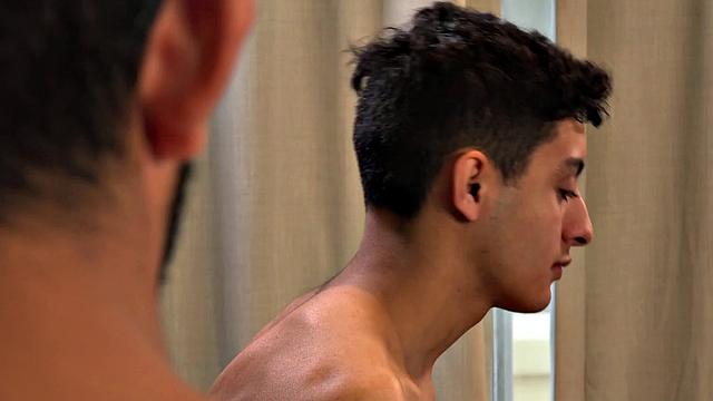 Матт и Бруно сносят друг друга в жаркой схватке