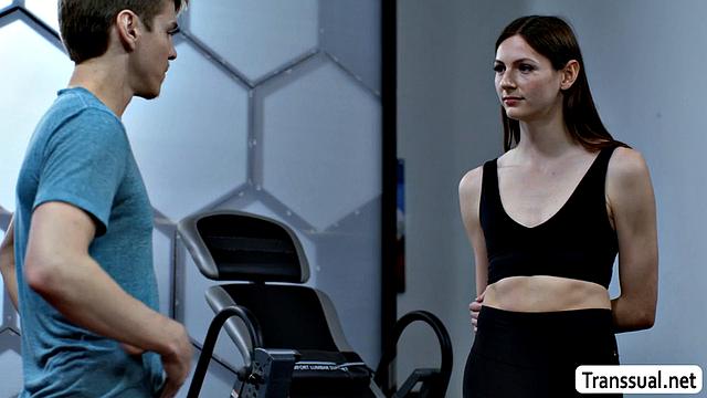 Sweaty anal in the gym with this sexy TS