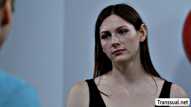 Sweaty anal in the gym with this sexy TS