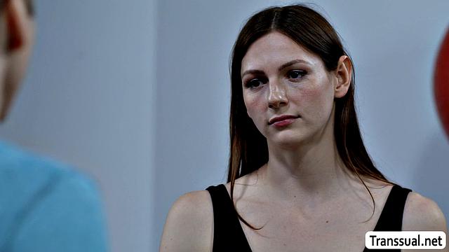 Sweaty anal in the gym with this sexy TS