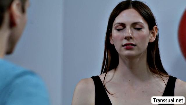 Sweaty anal in the gym with this sexy TS