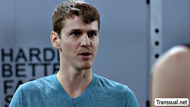 Sweaty anal in the gym with this sexy TS