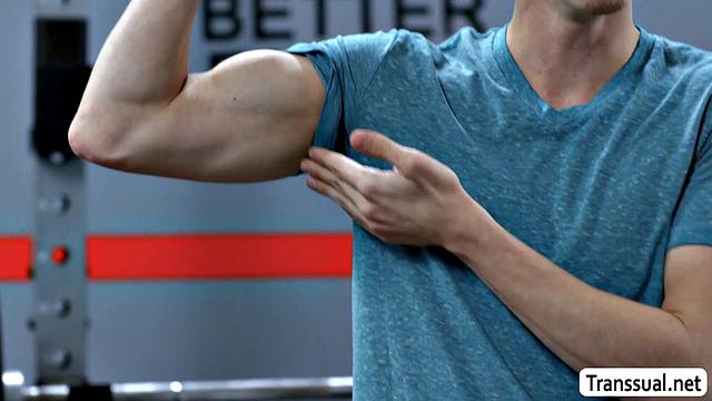 Sweaty anal in the gym with this sexy TS