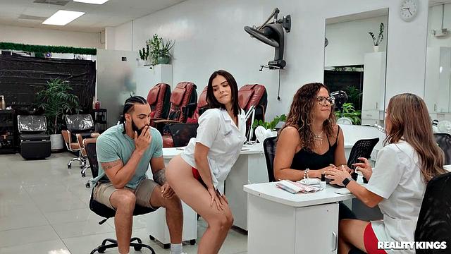 Sneaky Salon Dickdown