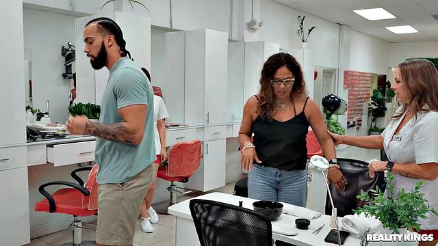 Sneaky Salon Dickdown