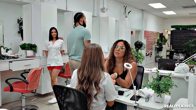 Sneaky Salon Dickdown