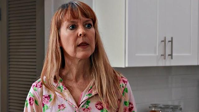 Busty cougar sucking before threeway with little guys