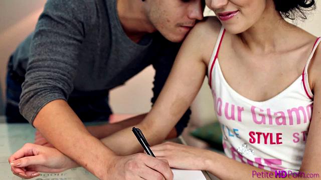 Sheri Vi с жадностью сосет и принимает сперму в гладкую писю