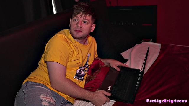 Squirting French Babe Wants Laptop