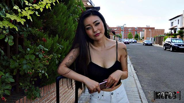 Рэя Лил Блэк заблудилась, но зато нашла отличный секс во дворе с Джорди - кто бы знал, что злость так заводит!