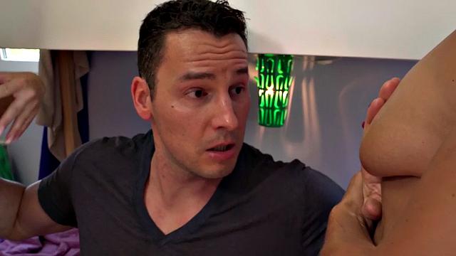 блондинистые соседки жарко трахают аппетитных европейских красоток втроём