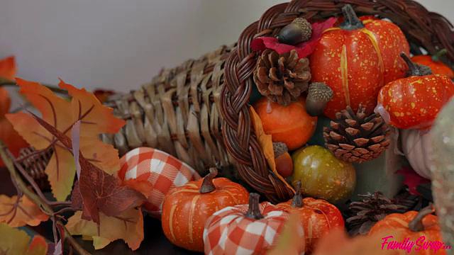 Family Thanksgiving Swap - S8:E4