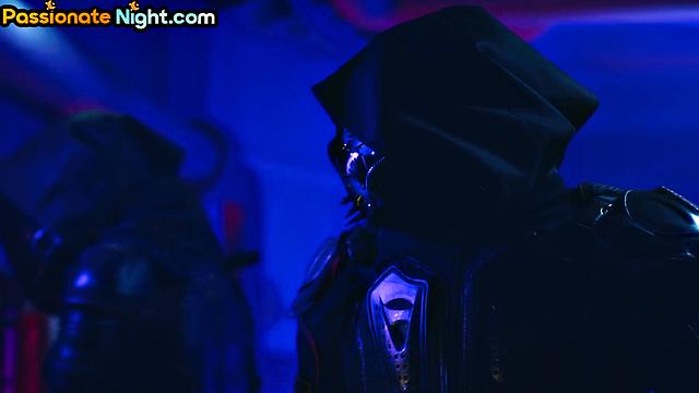 Две оторвы не поделили мужика и устроили тройничок с приколами