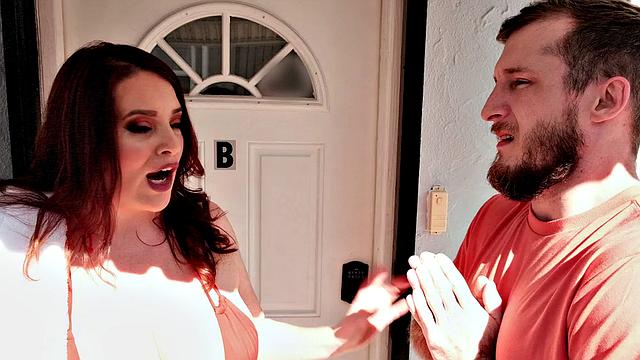 Maggie Green: Bikini Babe Takes Dick