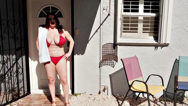 Maggie Green: Bikini Babe Takes Dick