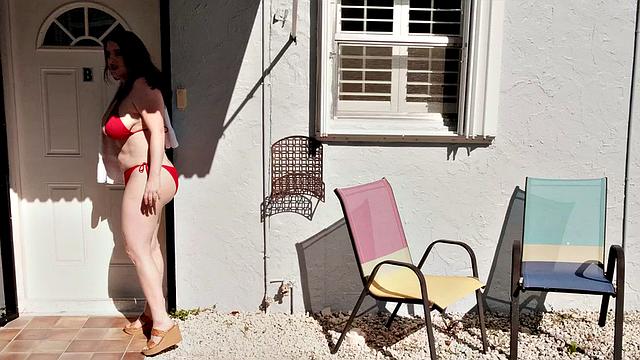 Maggie Green: Bikini Babe Takes Dick