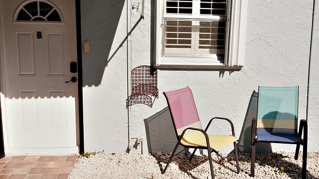 Maggie Green: Bikini Babe Takes Dick