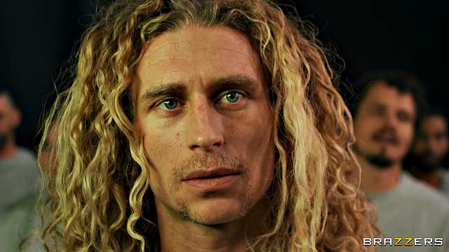 Анжела Уайт жадно обслуживает толпу мужчин, наслаждаясь потоками спермы на свои большие натуральные груди.