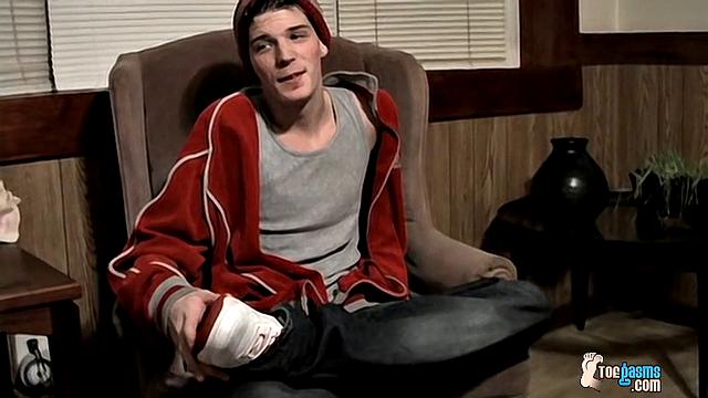 benz johanssen shows off his big feet and gets wild in this gay foot fetish scene