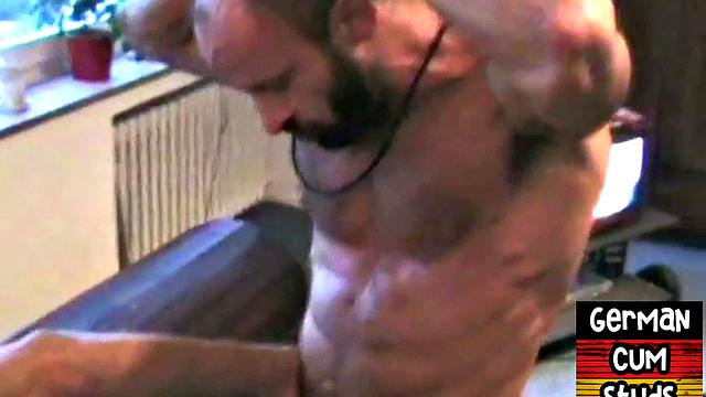 MuscledGerman DILF fucks jock in homemade anal