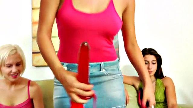 Pegging amateur dominas apron sub with strapon