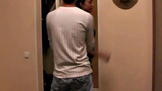 tais раздевается и трахается с парнем