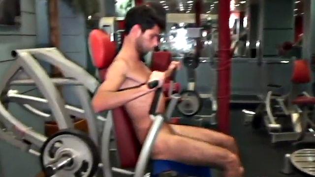 Amateur gym guys enjoy anal 3some and rimming in public gym