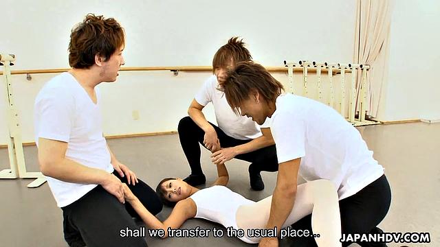 Балерина Рури Киносита разорвана в развратном групповухе