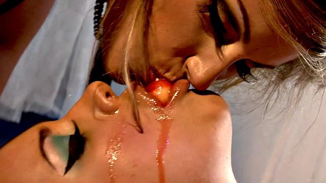 Glamorous lesbian babes fingering and pussy licking in duo