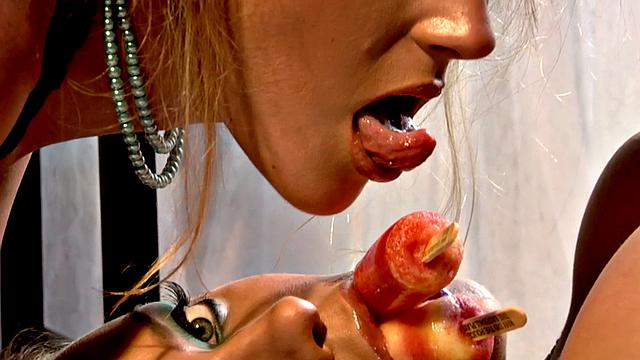 Glamorous lesbian babes fingering and pussy licking in duo