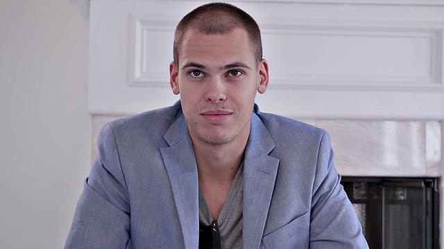 Babes ride bisexual men in kinky group before cum sprayed