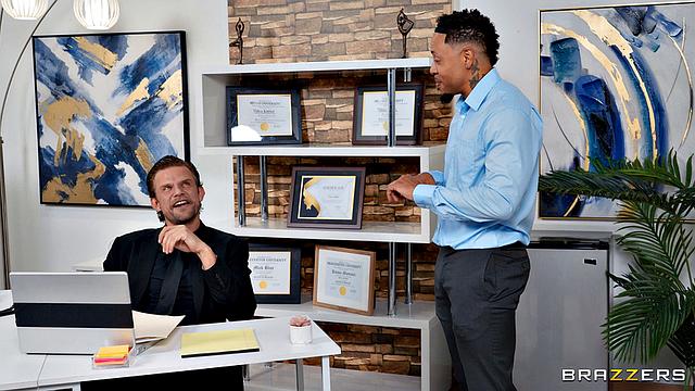 Йиви устраивает групповуху с коллегами прямо в офисе.