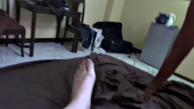 Азиатская красотка страстно сосёт и облизывает киску парню