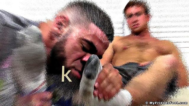 Стеснительный фут-фетиш - девушка