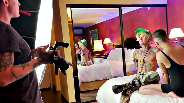 21yo TS amateur kisses babe in BTS softcore fun