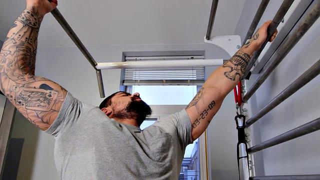 Gym stud deepthroating before bareback fucking