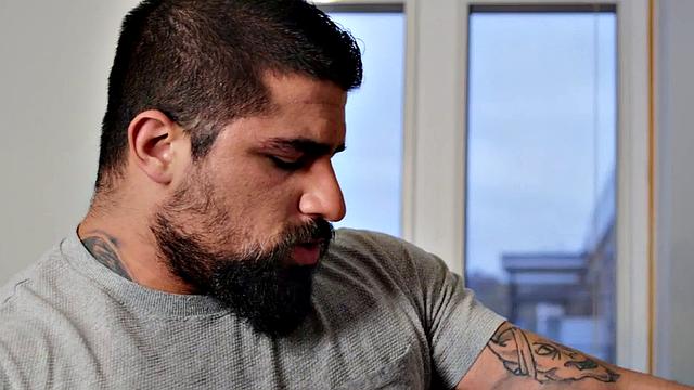 Gym stud deepthroating before bareback fucking