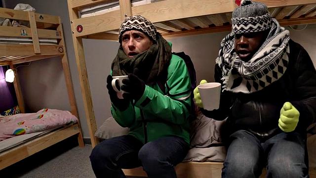 Hostel booty smashed in threeway in pussy hole