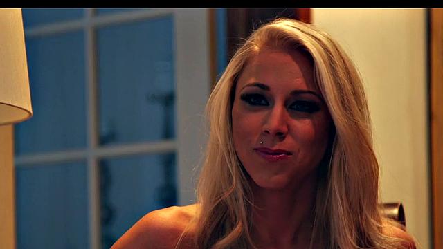 Kinky lesbo fingering her tattooed pussy in a living room massage