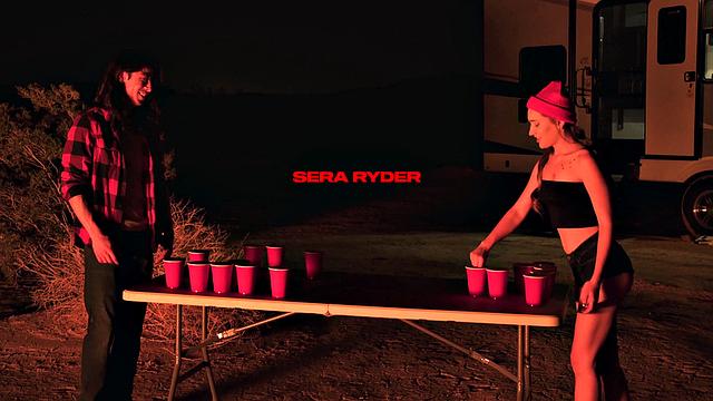 Проиграла спор - теперь отсасывает и получает в лицо на стоянке