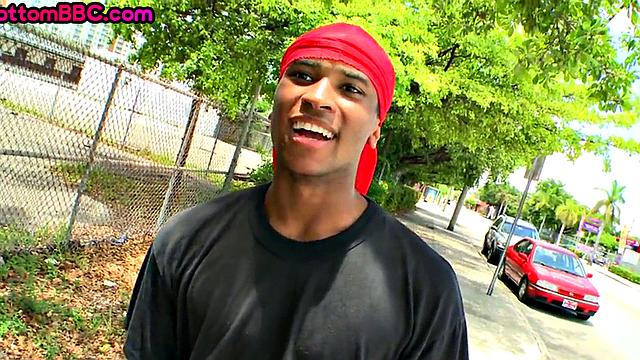 Public Nubian thug assfucked by white outdoor 4 money